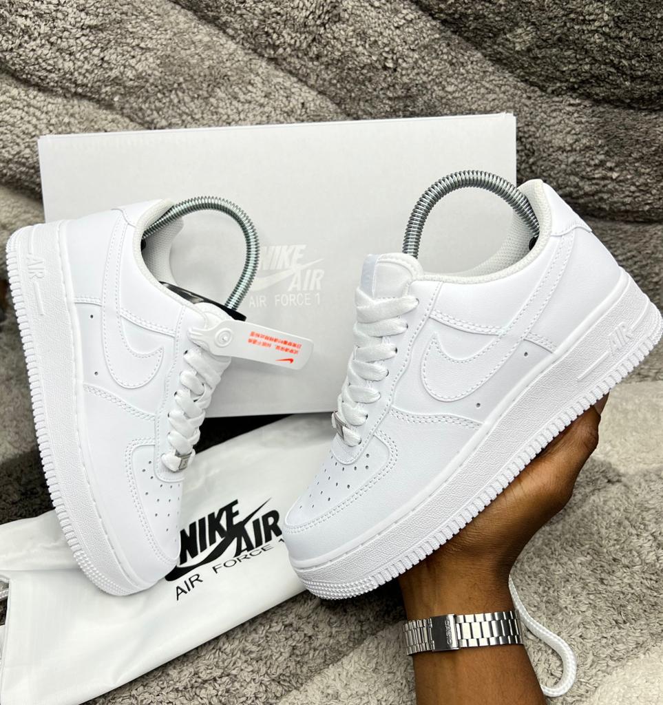 Nike Air Force 1 ✨👟 MODELOS BLANCO Y NEGRO - MÁS DE 1000 PRODUCTOS VENDIDOS 🚀